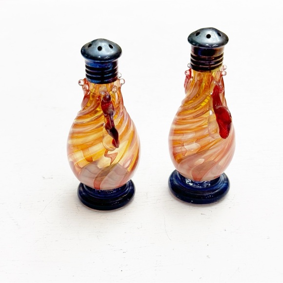 Gorgeous Vintage Hand Blown Art Glass Cranberry Swirl  Salt & Pepper Shakers - Picture 5 of 12